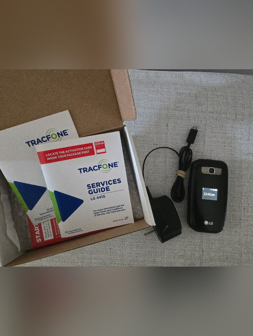 LG Black Flip Phone with Charger and TracFone Guides And Charger WORKS